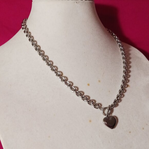 Trendy Women’s Heart Charm Pendant Stainless Steel 18 inch Necklace NWOT - Picture 6 of 7
